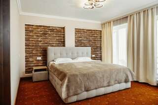 Гостиница Торнадо Ейск Улучшенный четырехместный номер-5