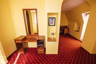 Гостиница Торнадо Ейск Улучшенный двухместный номер с 1 кроватью-2