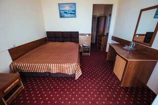 Гостиница Торнадо Ейск Двухместный номер с 1 кроватью или 2 отдельными кроватями-4