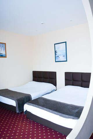 Гостиница Торнадо Ейск Улучшенный четырехместный номер-2