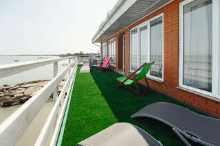 Гостиница Торнадо Ейск Улучшенный четырехместный номер-13