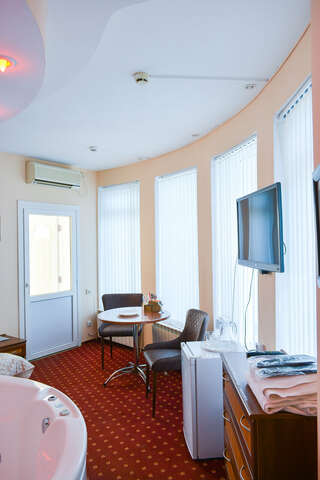 Гостиница Торнадо Ейск Семейный номер-студия-2