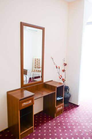 Гостиница Торнадо Ейск Улучшенный двухместный номер с 1 кроватью-2