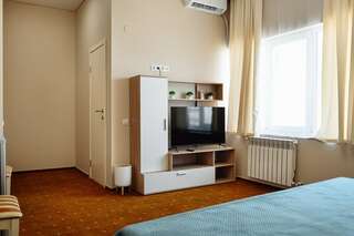 Гостиница Торнадо Ейск Улучшенный четырехместный номер-2