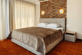 Гостиница Торнадо Ейск Улучшенный четырехместный номер-1