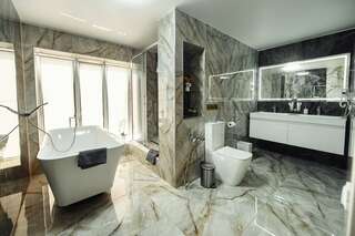 Гостиница Торнадо Ейск Улучшенный четырехместный номер-11