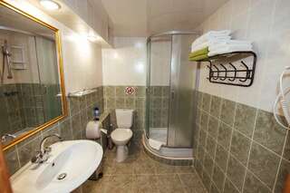 Гостиница Торнадо Ейск Улучшенный двухместный номер с 1 кроватью-4