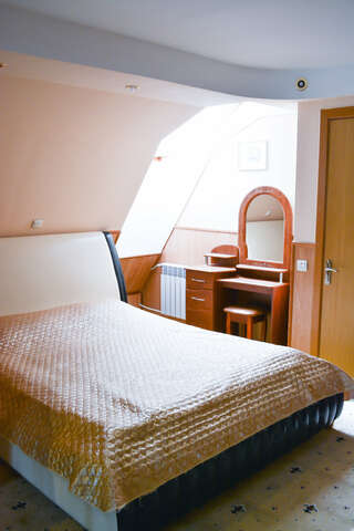 Гостиница Торнадо Ейск Улучшенный четырехместный номер-3