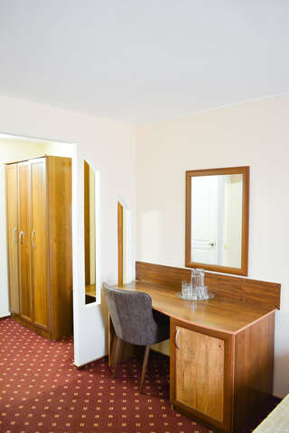 Гостиница Торнадо Ейск Четырехместный номер с видом на море-3